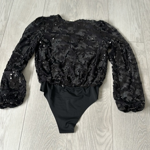 NWT Black sequin bodysuit size S/M​​ - Picture 4 of 4